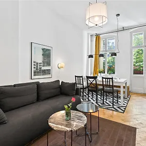 33 E-g Schönhauser Allee Apartment Berlin